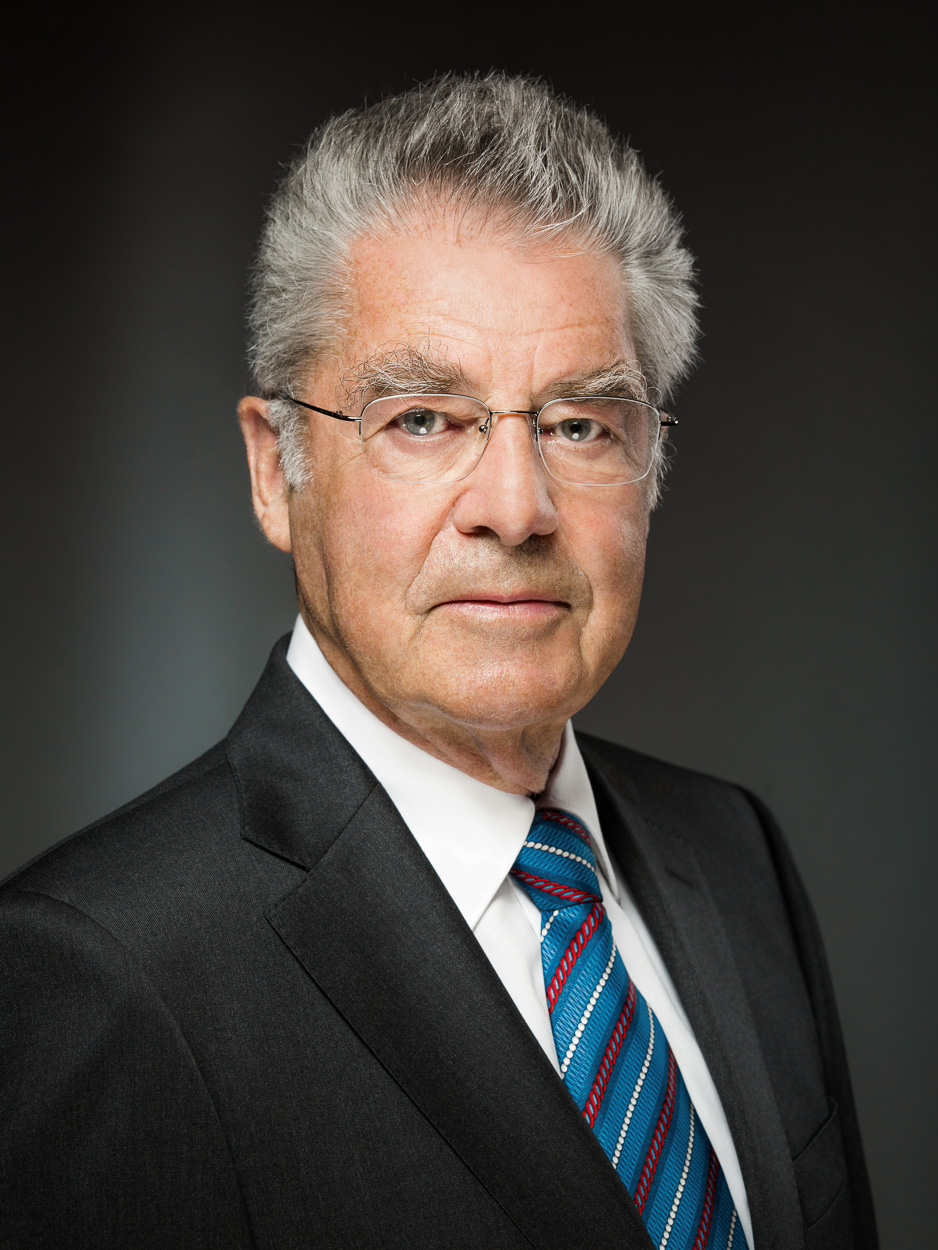 Offizielles Porträt des Bundespräsidenten Dr Heinz Fischer